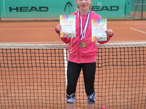 Eliška Cajthamlová třetí a první